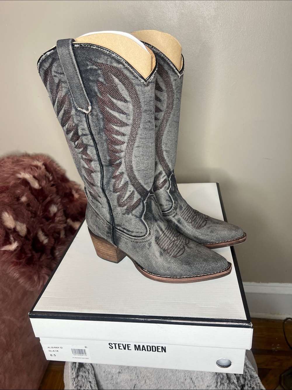 Steve Madden Gray Embroidered Lace-Up Western Boots (Albany Black)
